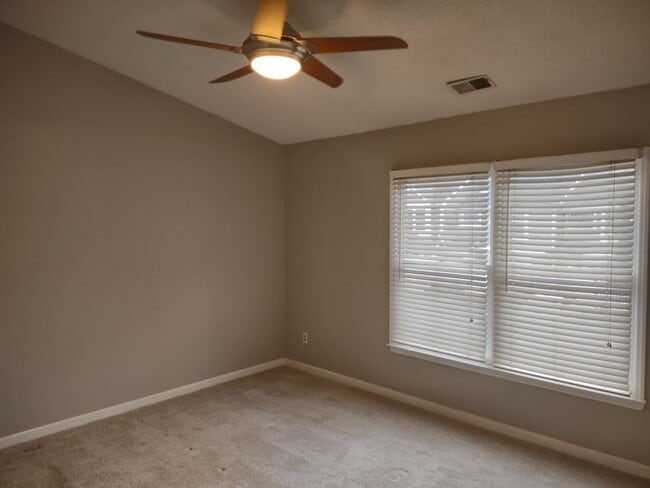 Building Photo - Move In Ready Townhome located in The Gate...