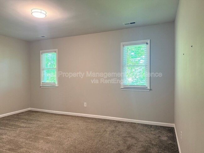Building Photo - 2922 Glenridge Dr