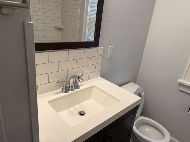 Building Photo - 2031 E Marion St