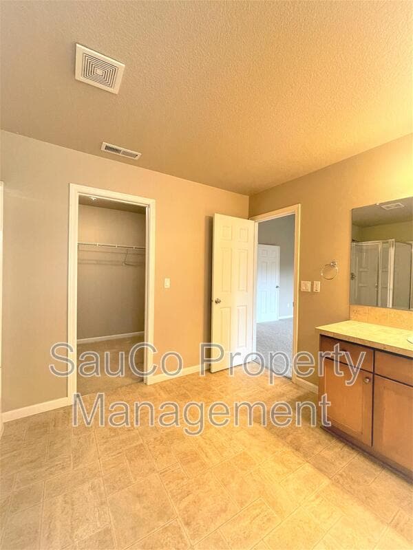 Building Photo - 3762 SE Oakleaf St