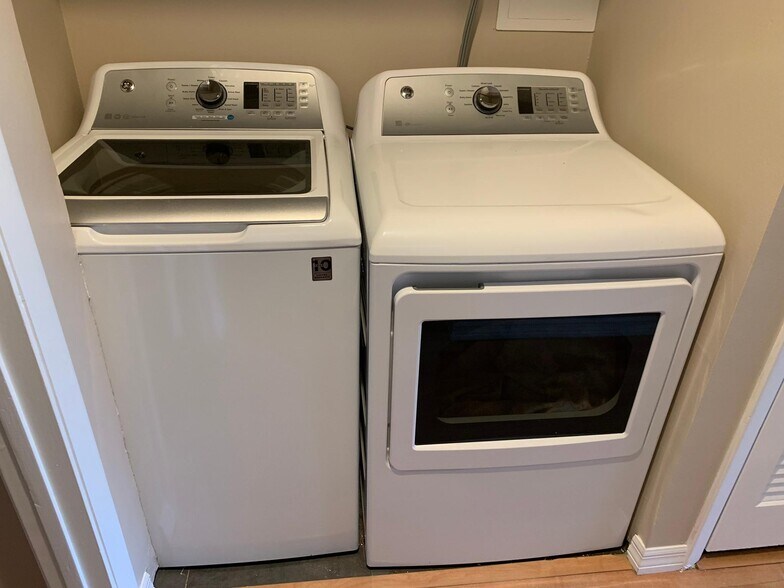 2nd floor Laundry - 921 SE 13th St