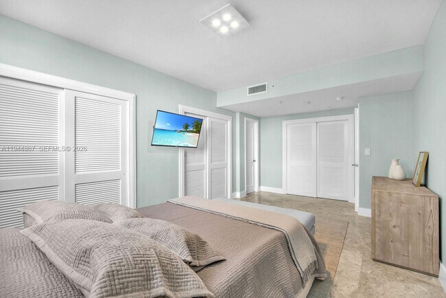 Building Photo - 3001 S Ocean Dr