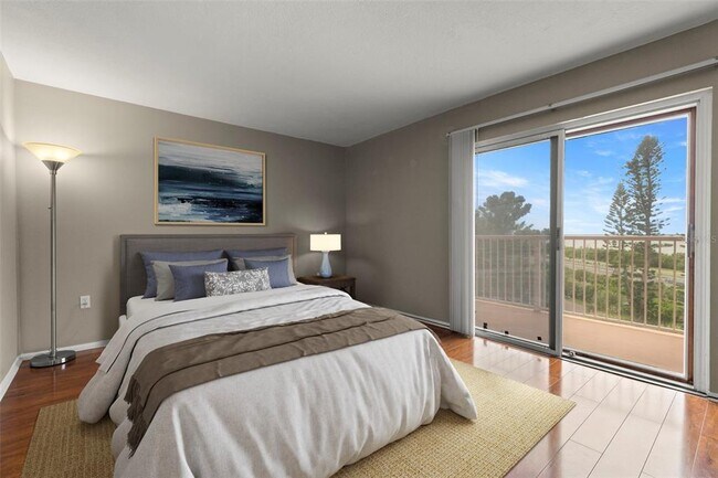 Building Photo - 7430 Sunshine Skyway Ln S