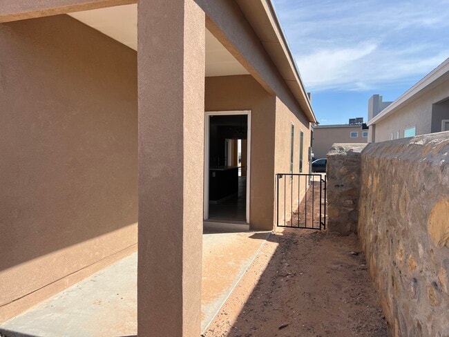 Building Photo - 12249 Bahjat Dr