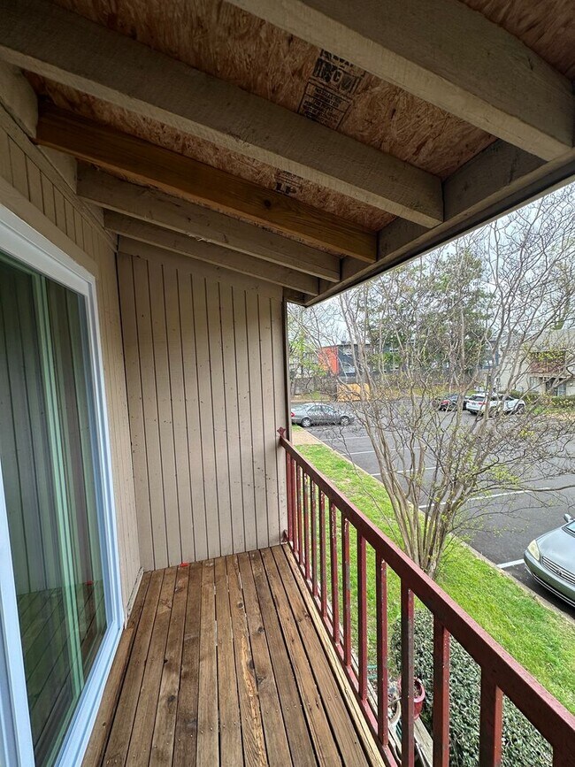 Building Photo - Condominium in Greenbrier! Near University of Memphis! Available Now!