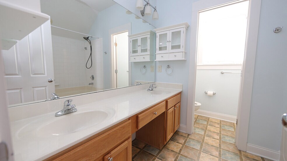 Building Photo - 10817 Connally Ln