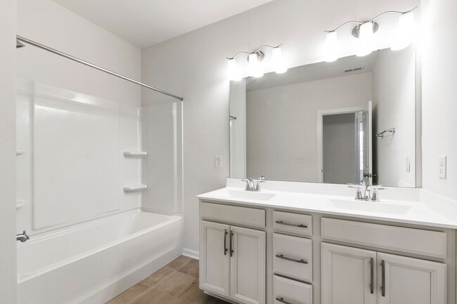 Building Photo - Beautifully Appointed Townhome in Prime Ho...