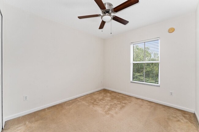 Building Photo - Nice 3/2.5 Townhouse in Enclave at Moss Pa...