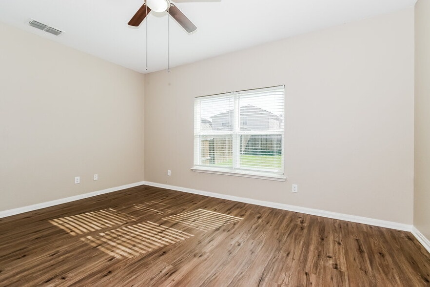 Building Photo - 136 Ryan St