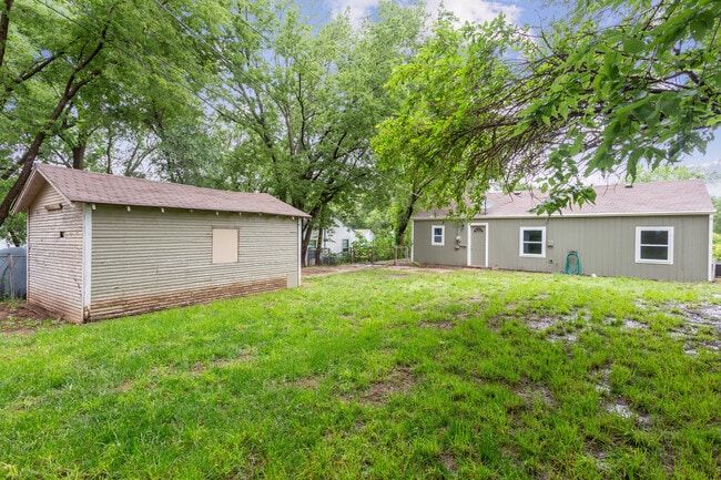 Building Photo - 6543 N East Park View St