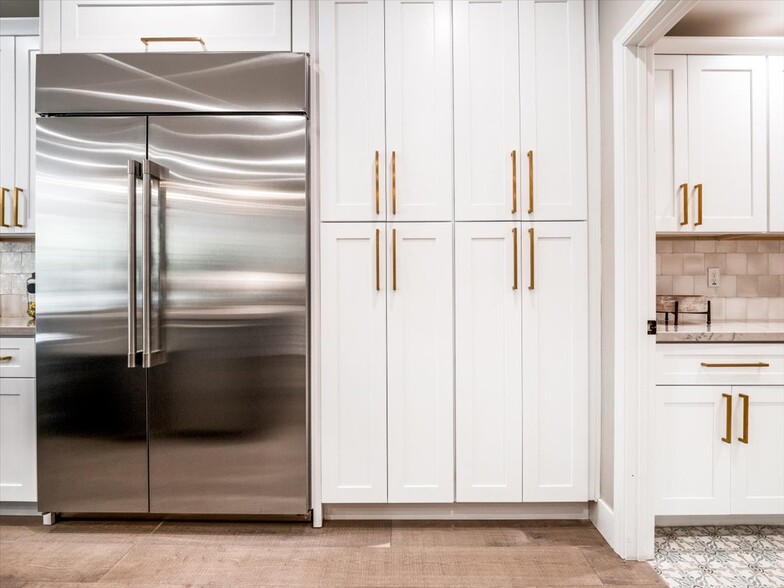 Kitchen offers an oversized fridge and a tremendous amount of storage space - 8437 N 84th St