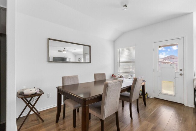 Building Photo - 149 River Rise Rd