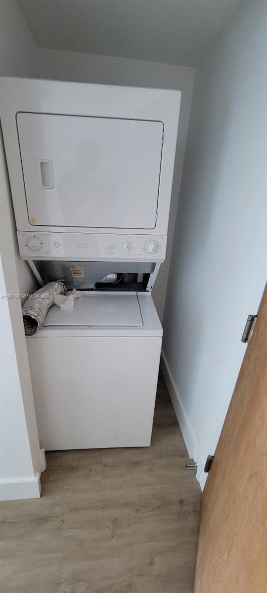 Building Photo - 350 S Miami Ave