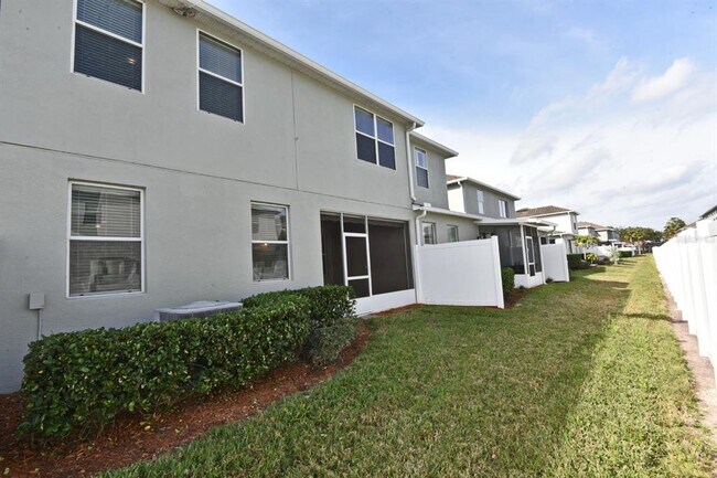 Building Photo - 807 Featherstone Ln