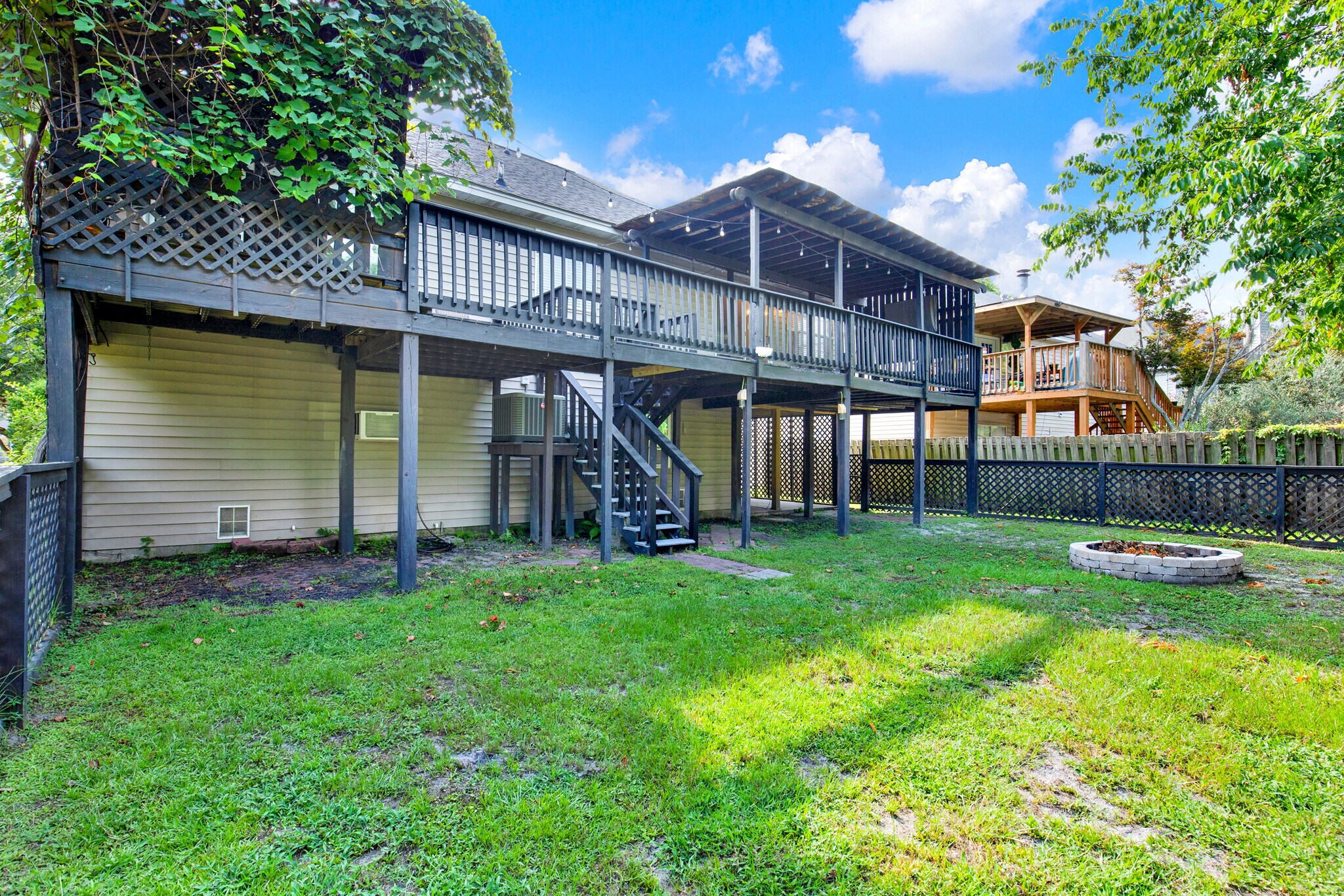 Building Photo - 111 Teakwood Dr