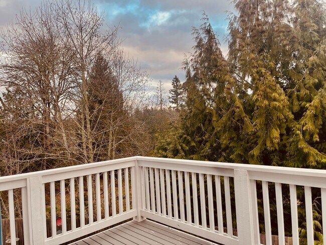 Building Photo - In town Poulsbo...close to everything! Bri...