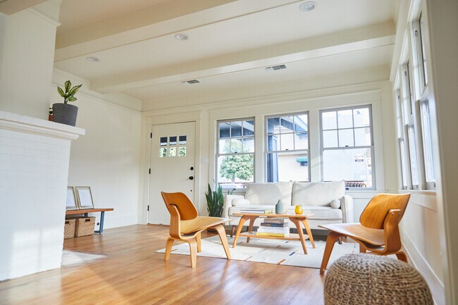 Building Photo - 149 S Vendome St