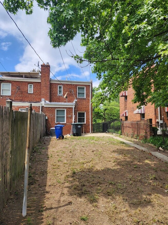 Building Photo - Charming 2BR Home in Lily Ponds NE DC – Ac...