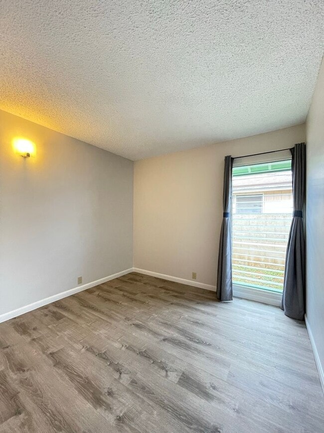 Building Photo - 282 Lunalilo Home Rd