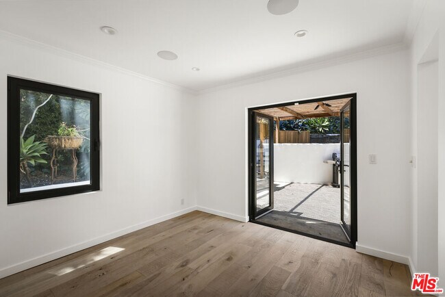 Building Photo - 2425 Rinconia Dr