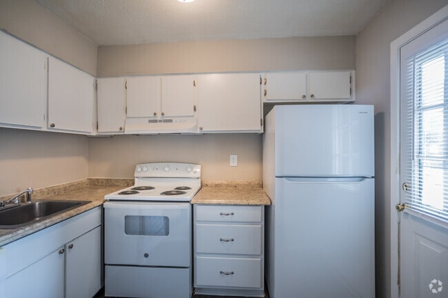 Primary Photo - The Willows - Newly Renovated