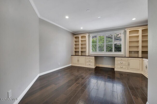 Building Photo - 6320 Ballantine Pl