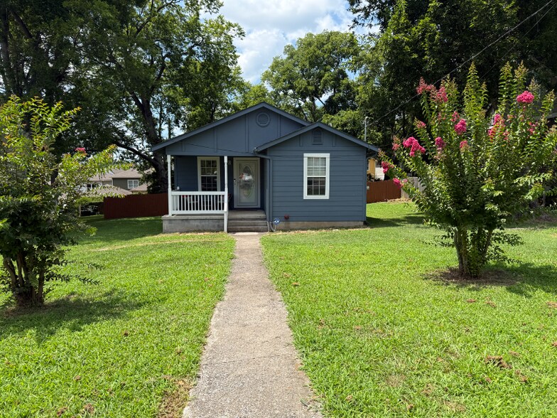 Primary Photo - 1326 Pennock Ave