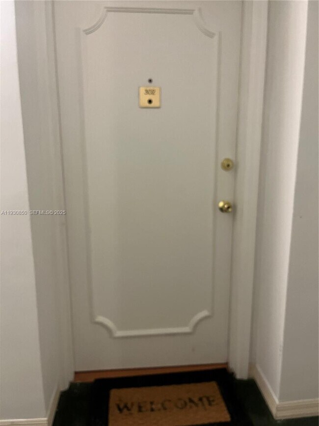 Building Photo - 1408 Brickell Bay Dr