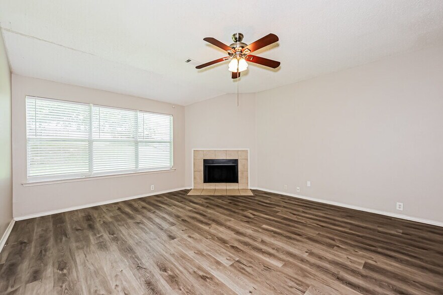 Building Photo - 322 Oakhurst Dr