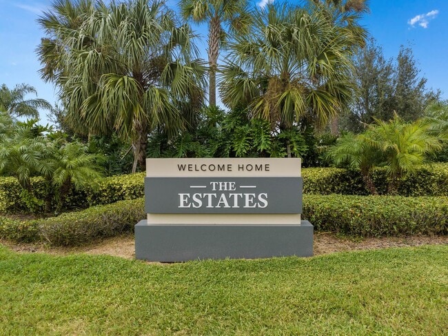 Building Photo - Large Beautiful Legacy Park Villa: 5BR, Pool & Near Disney