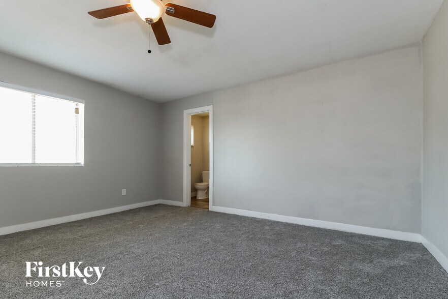 Building Photo - 3605 W San Miguel Ave