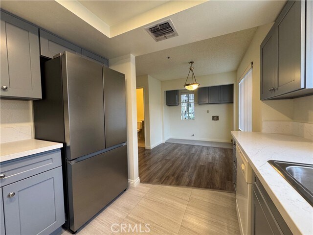 Building Photo - 223 N Olive Ave