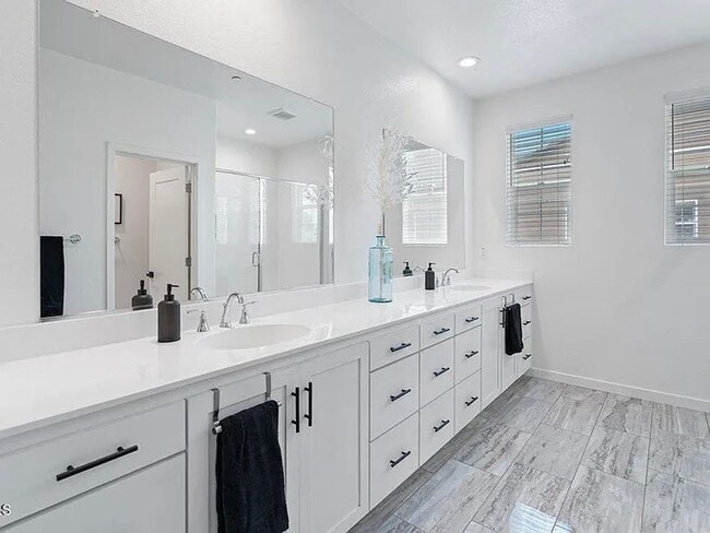 Building Photo - COMING SOON! 3/2.5 in Morgan Hill