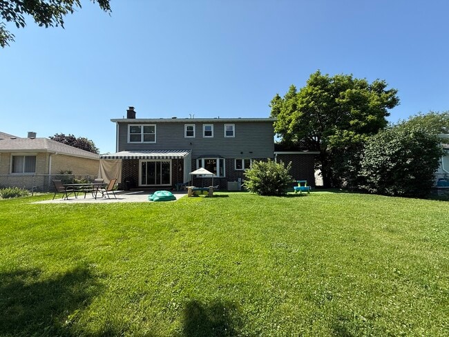 Building Photo - 1550 W Goldengate Dr