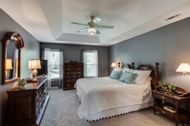 Building Photo - Spacious 4 Bed, 3 Bath Home in Convenientl...