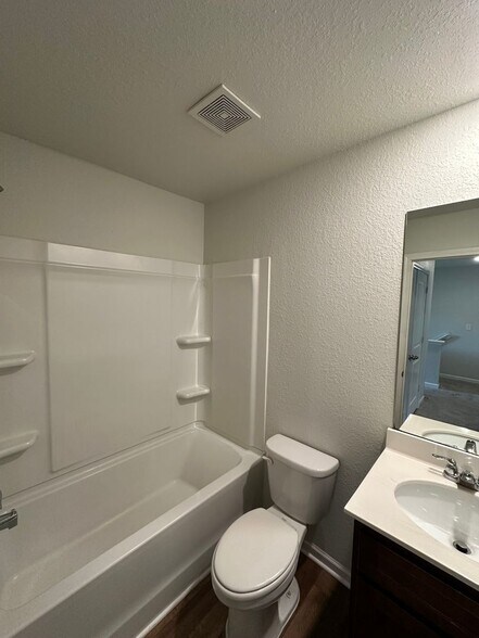 Building Photo - 1112 Highwood Ln