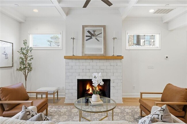 Building Photo - 110 Via Roma