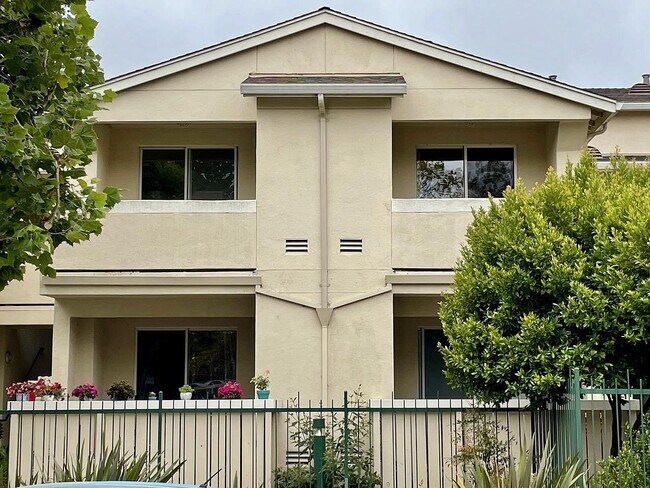 Building Photo - 114 Everson Dr
