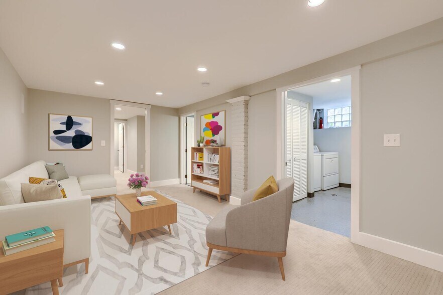 Building Photo - Sophisticated Highlands home walkable to p...