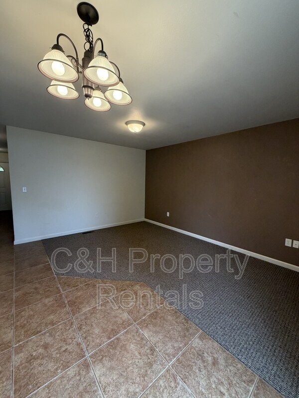 Building Photo - 406 1st St SE