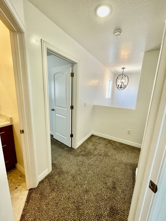 Building Photo - Adorable 3-Bedroom Townhome with 2-Car Garage in Cedar City