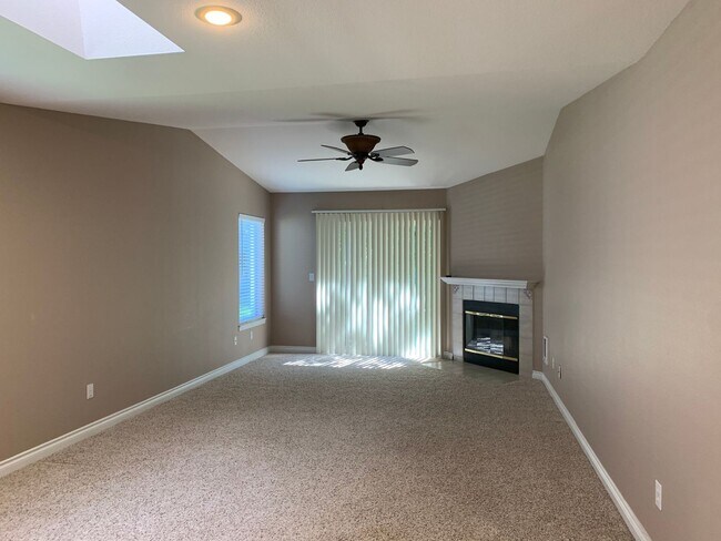 Building Photo - 2 Bed 2 Bath Summerwood Village Condo! Move In Special!