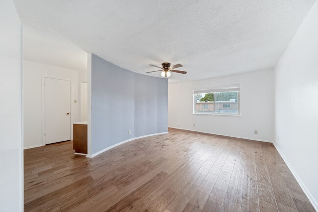 Building Photo - 10958 Crown Park