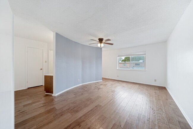 Building Photo - 10958 Crown Pk Ln