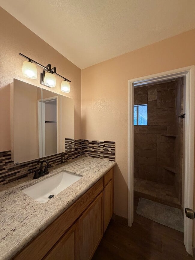 Building Photo - 3 Bedroom 2 Bathroom House on Corner Lot with 2 Car Garage Locate din Irwin Estates