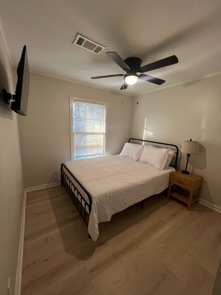 Building Photo - 120 Neal Ave