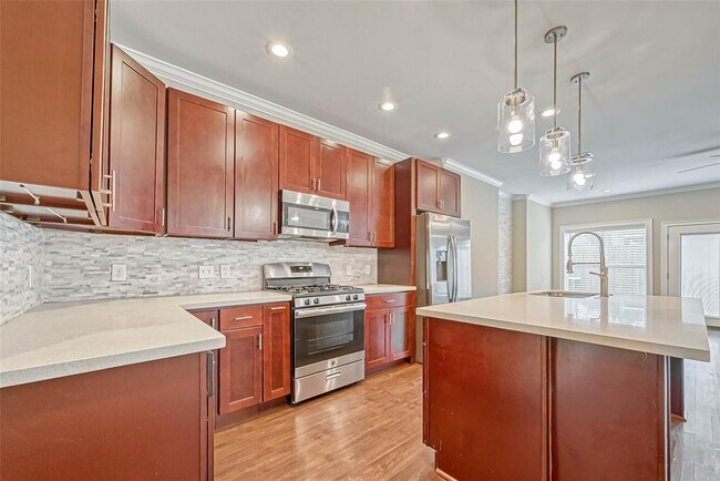 Building Photo - 503 E 40th 1/2 St