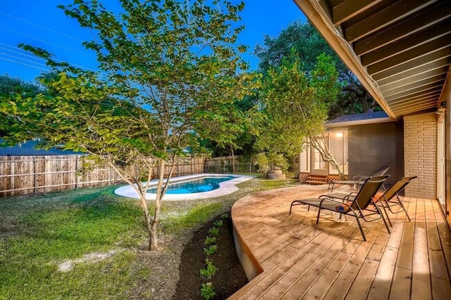 Building Photo - 5325 Western Hills Dr