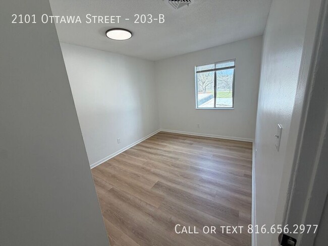 Building Photo - 2101 Ottawa St