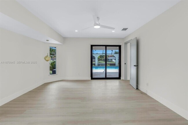 Building Photo - 105 Sinclair St SE